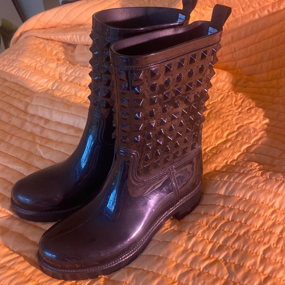 Super fun rain boots size 9